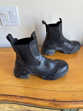 GIANNI Ladies Chunky Black Chelsea Boots-7